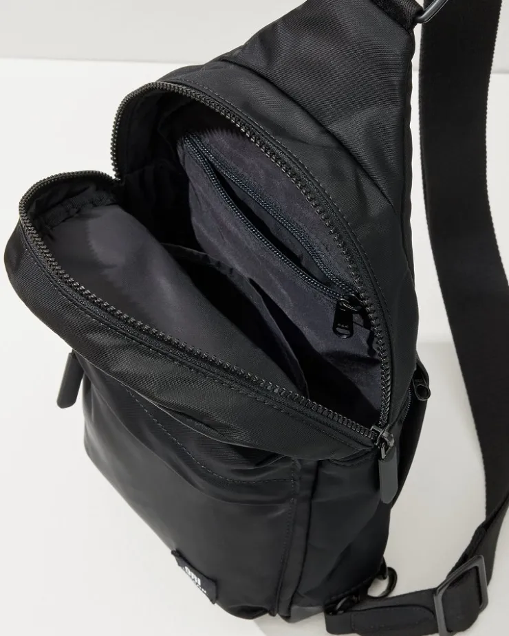 Women Tommy Bahama Luggage & Travel|Handbags & Clutches<Willesden Black Sling Bag